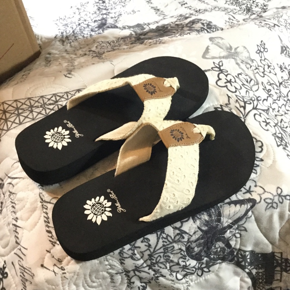 Like new yellow box flip flops